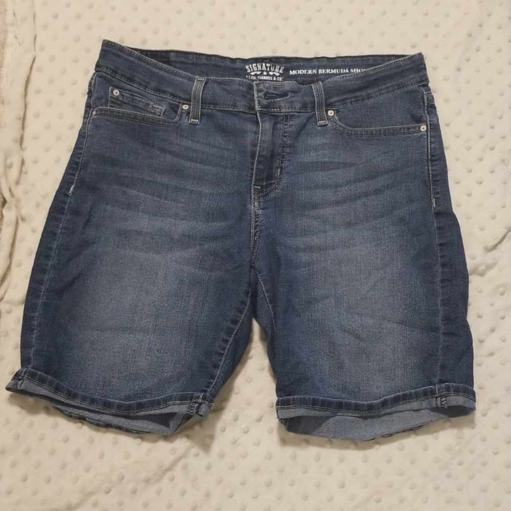 Levi's Bermuda shorts size 8